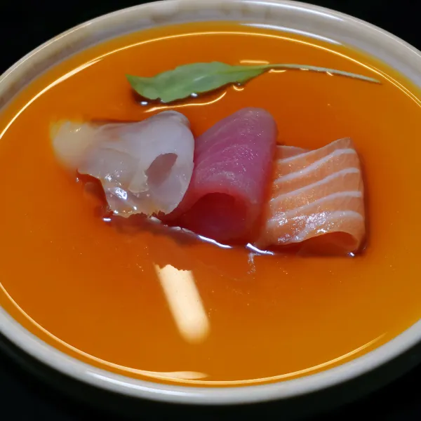 Salmón, atún,lubina, salsa ponzu (3u)