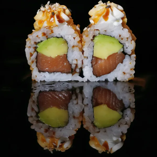 Salmón, aguacate, queso Philadelphia,teriyaki (4u)